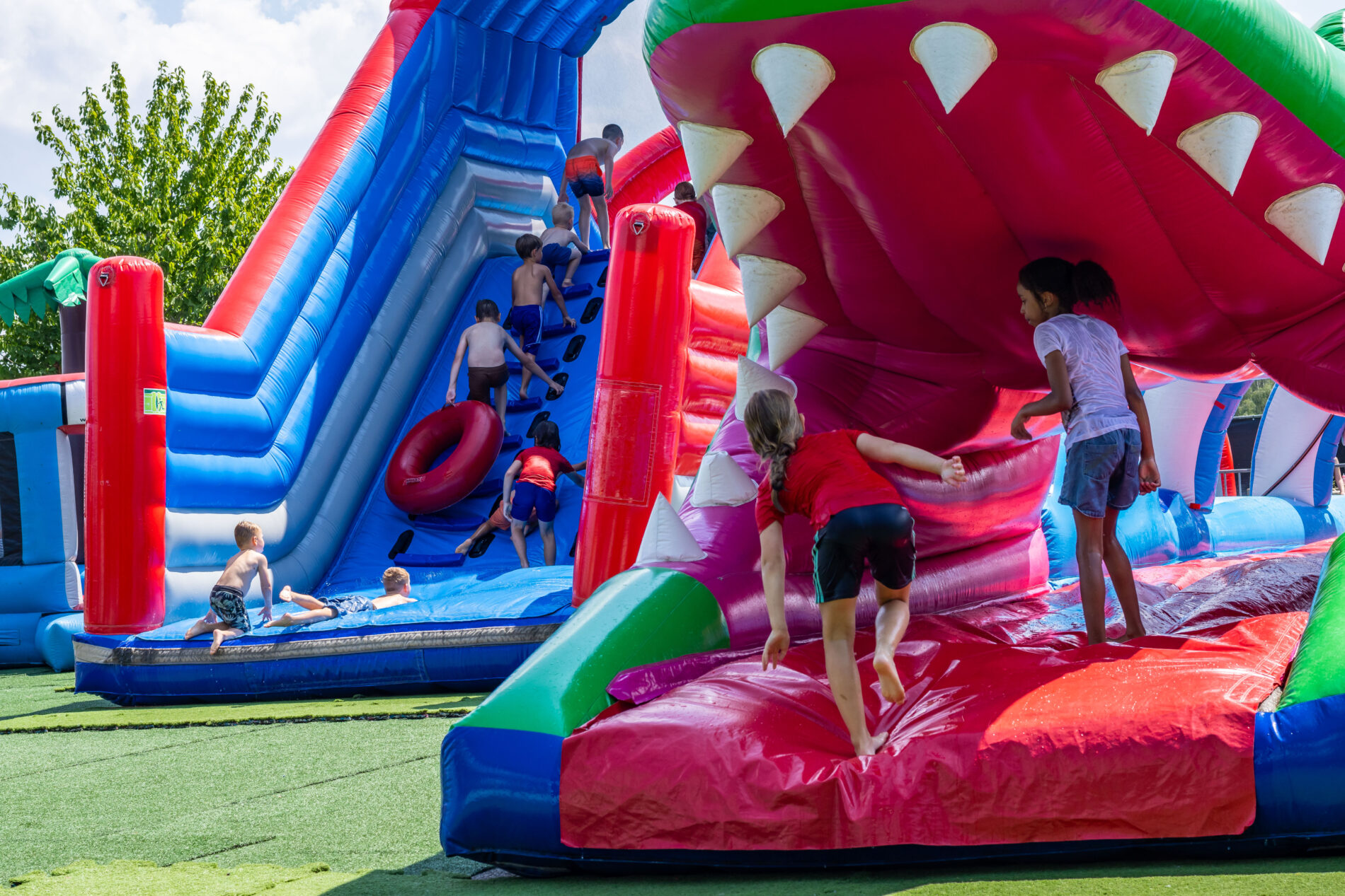 Spelende kinderen bij Zomers Kabonk