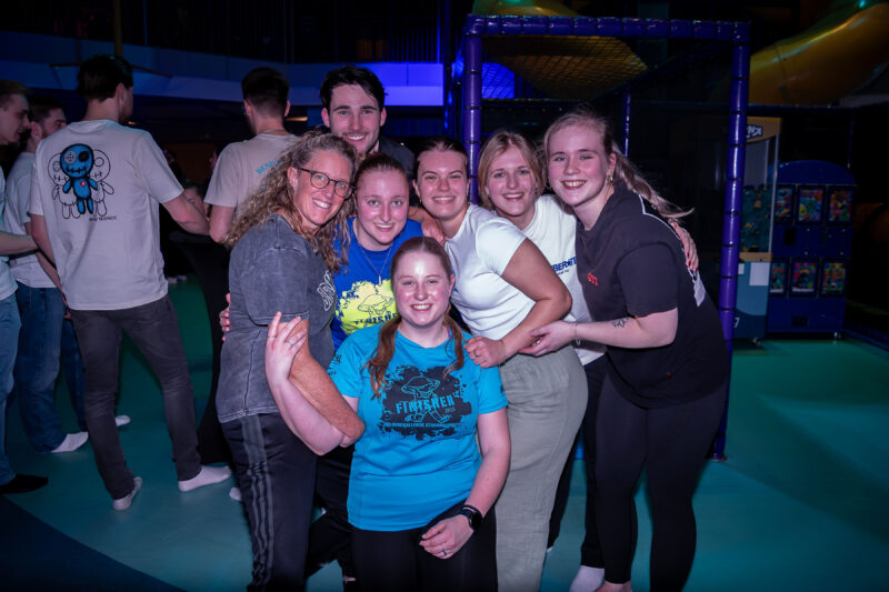 Groepsfoto tijdens Het Grote Mensen Speelkwartier